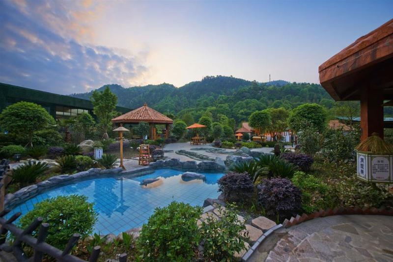 Howard Johnson Hot Spring Resort Wugongshan — photo 4
