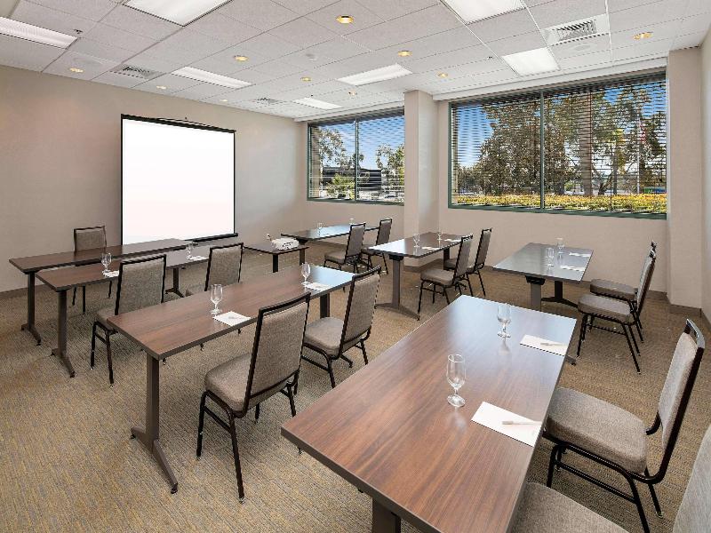 Country Inn & Suites by Radisson, San Diego North image