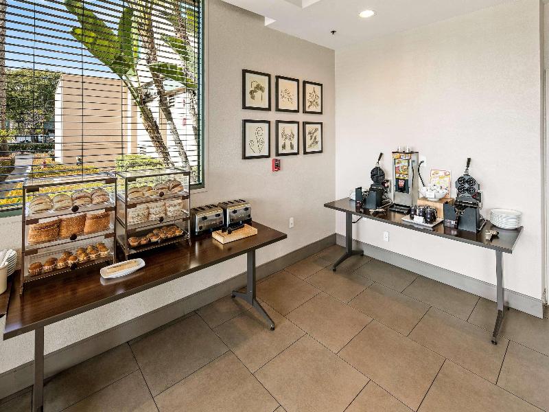 Country Inn & Suites by Radisson, San Diego North image