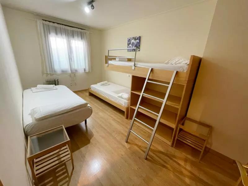 Apartamentos Pantebre 3000 image