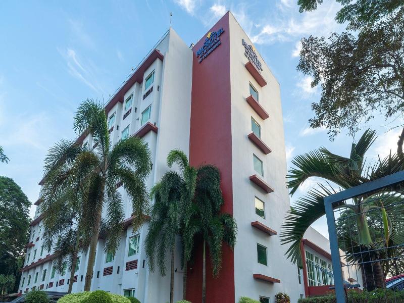 Microtel By Wyndham UP Technohub image