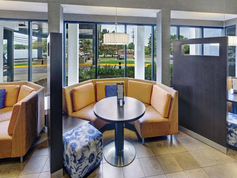 Courtyard Chicago Glenview/Northbrook image