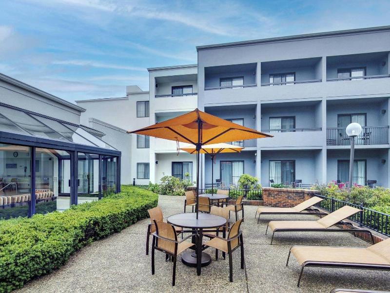 Courtyard Chicago Glenview/Northbrook image