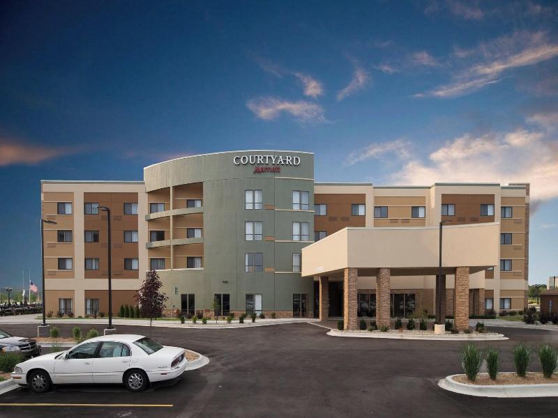 Courtyard Bay City image