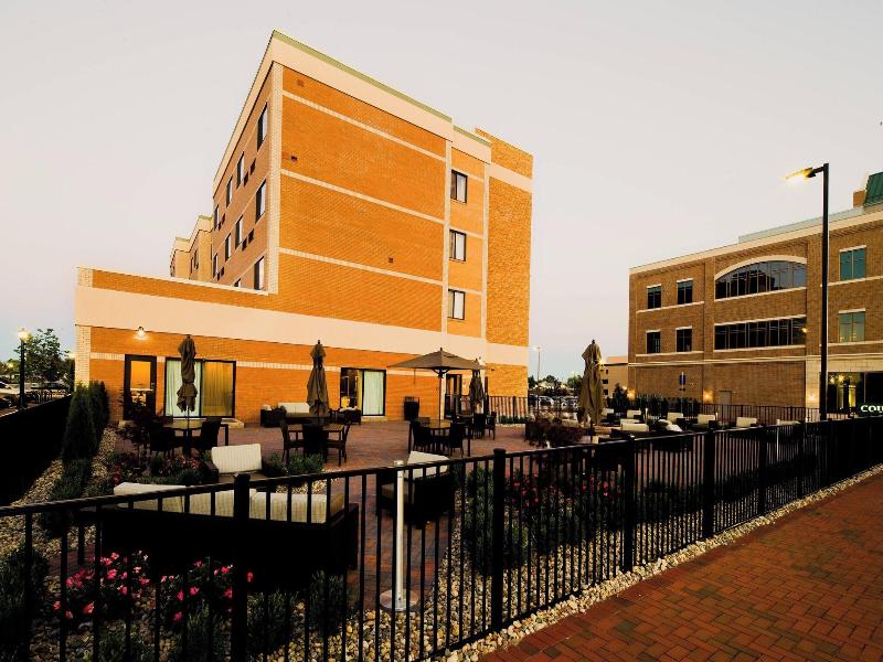 Courtyard Bay City image