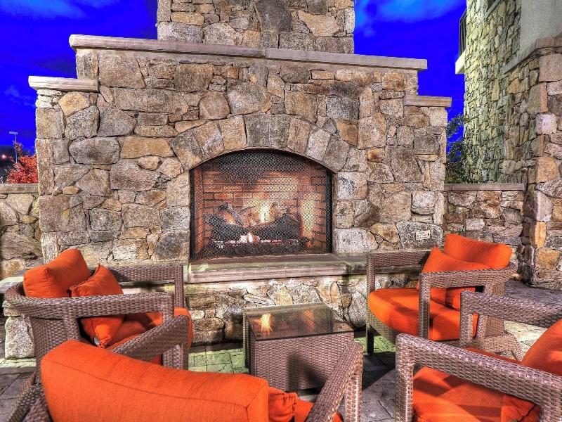 Courtyard Pigeon Forge image