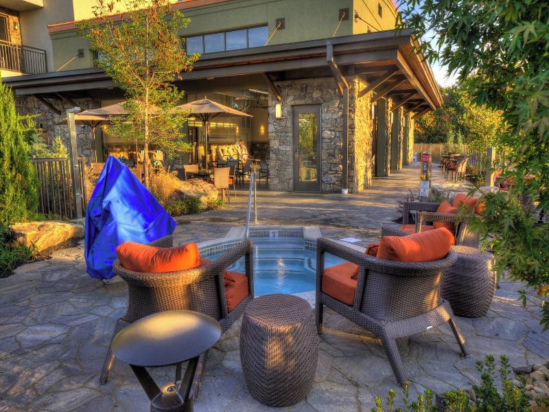 Courtyard Pigeon Forge image