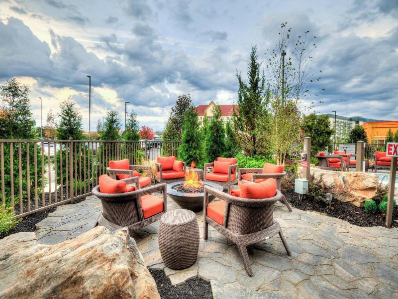 Courtyard Pigeon Forge image