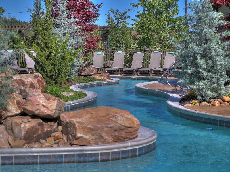 Courtyard Pigeon Forge image