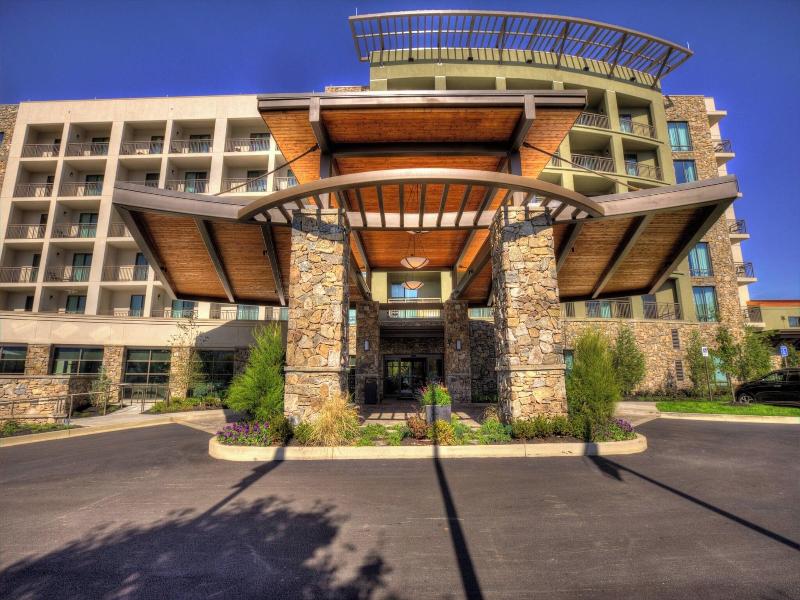 Courtyard Pigeon Forge image