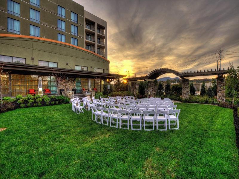 Courtyard Pigeon Forge image