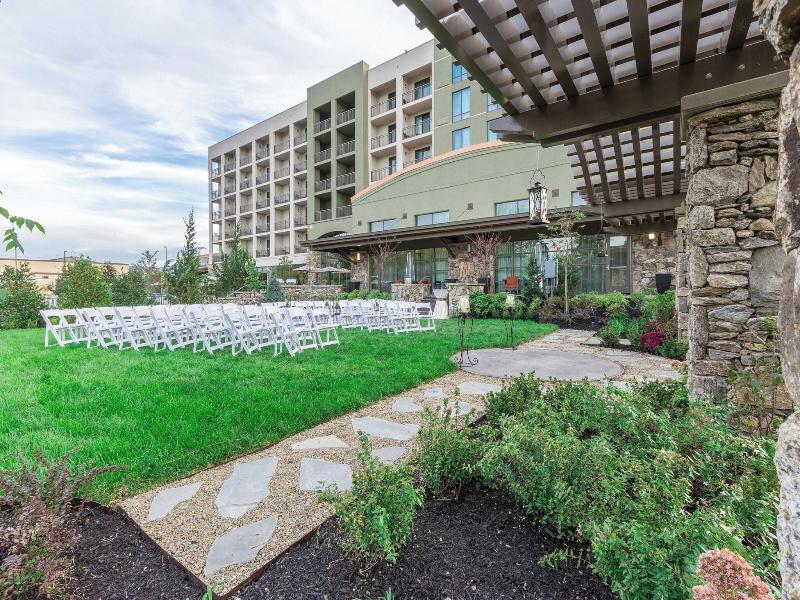 Courtyard Pigeon Forge image
