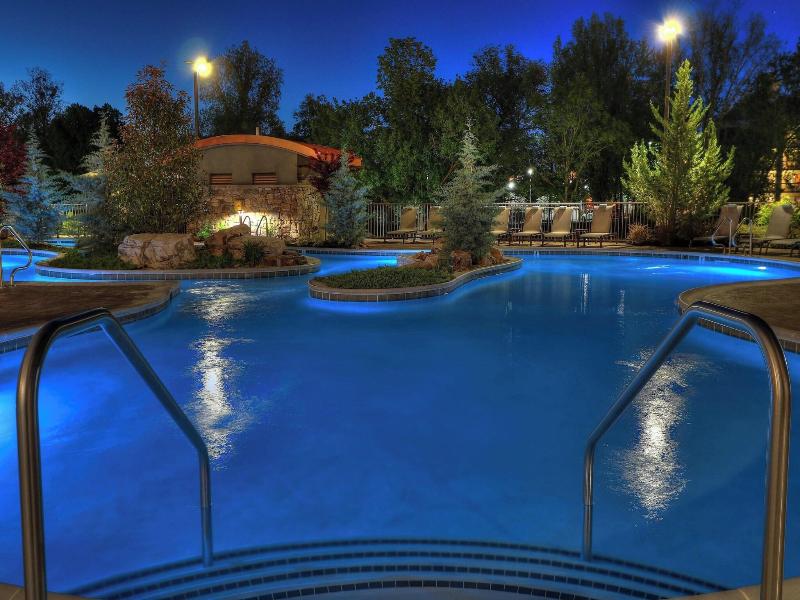 Courtyard Pigeon Forge image