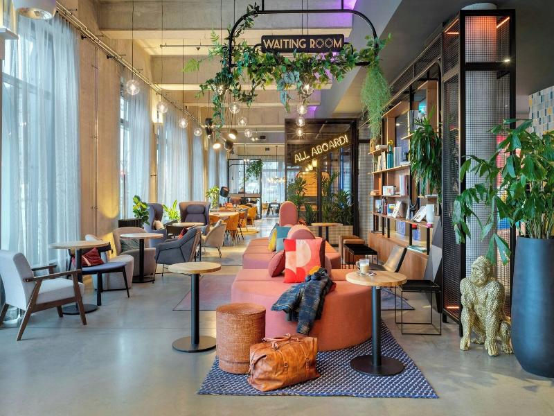 Moxy Berlin Ostbahnhof image