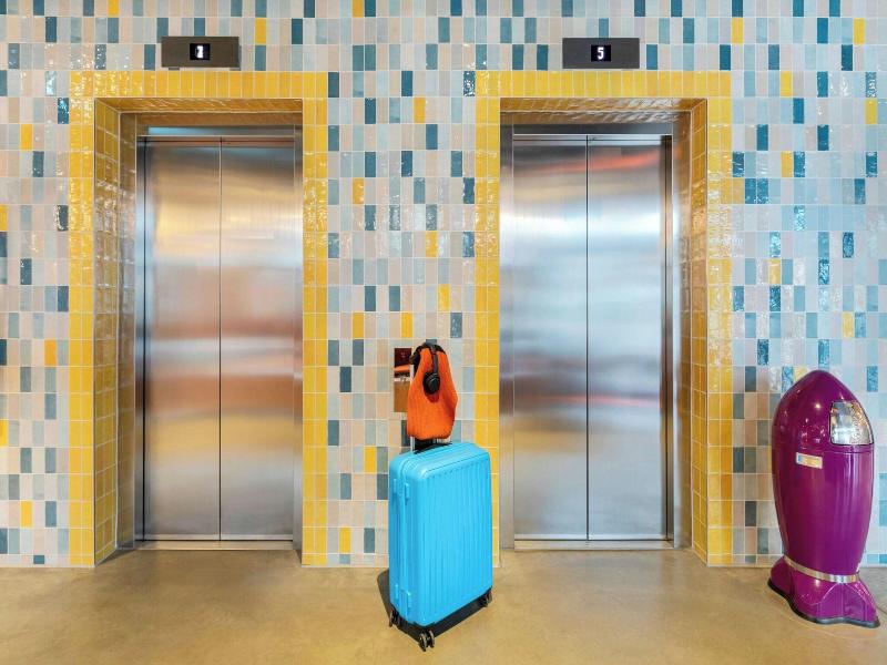Moxy Berlin Ostbahnhof image