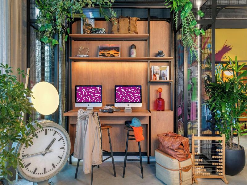 Moxy Berlin Ostbahnhof image