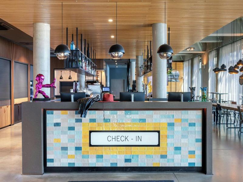 Moxy Berlin Ostbahnhof image