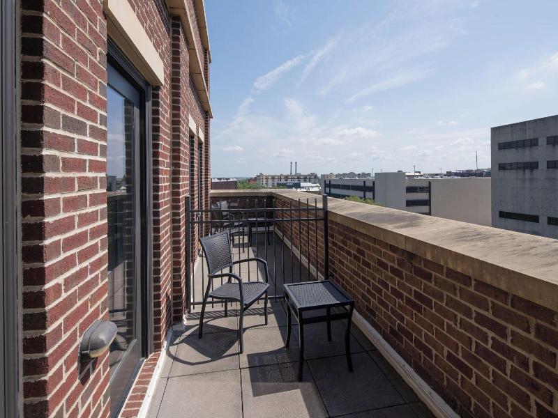 Fairfield Inn & Suites Savannah Downtown image
