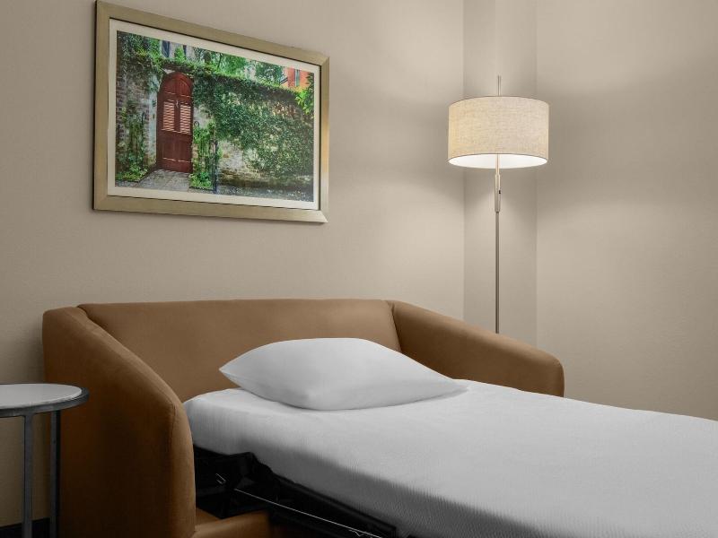 Fairfield Inn & Suites Savannah Downtown image