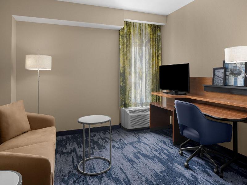 Fairfield Inn & Suites Savannah Downtown image