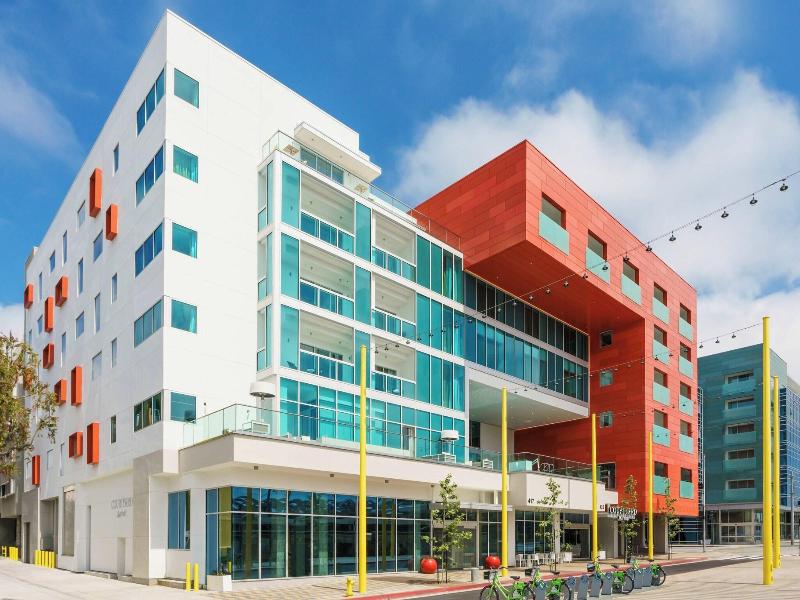 Courtyard By Marriott Santa Monica image