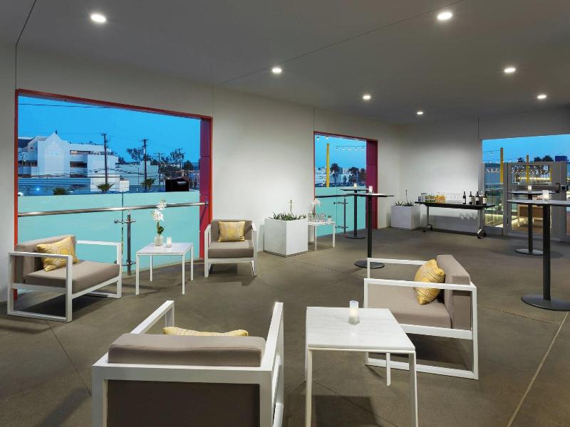 Courtyard By Marriott Santa Monica image