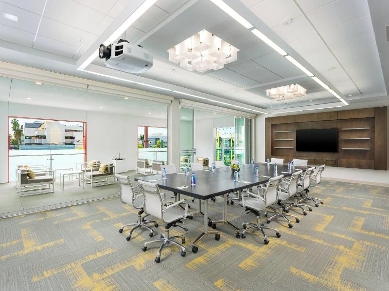 Courtyard By Marriott Santa Monica image