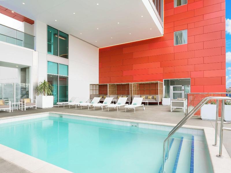 Courtyard By Marriott Santa Monica image