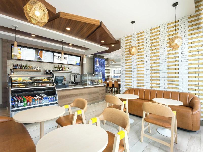 Courtyard By Marriott Santa Monica image