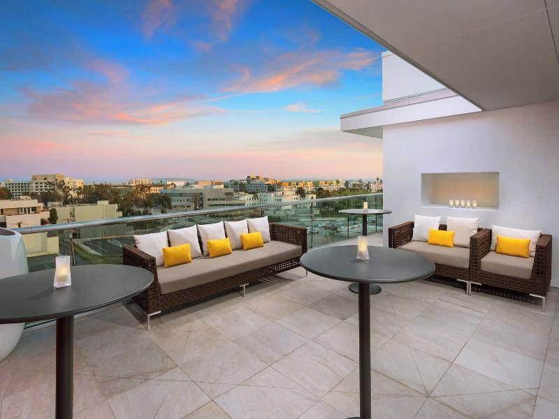 Courtyard By Marriott Santa Monica image