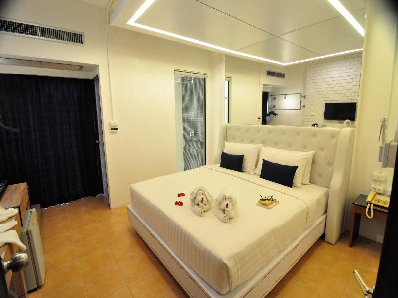 Forty Winks Phuket Hotel image