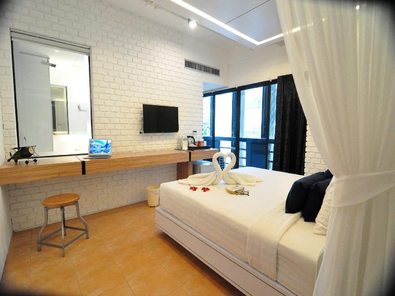 Forty Winks Phuket Hotel image