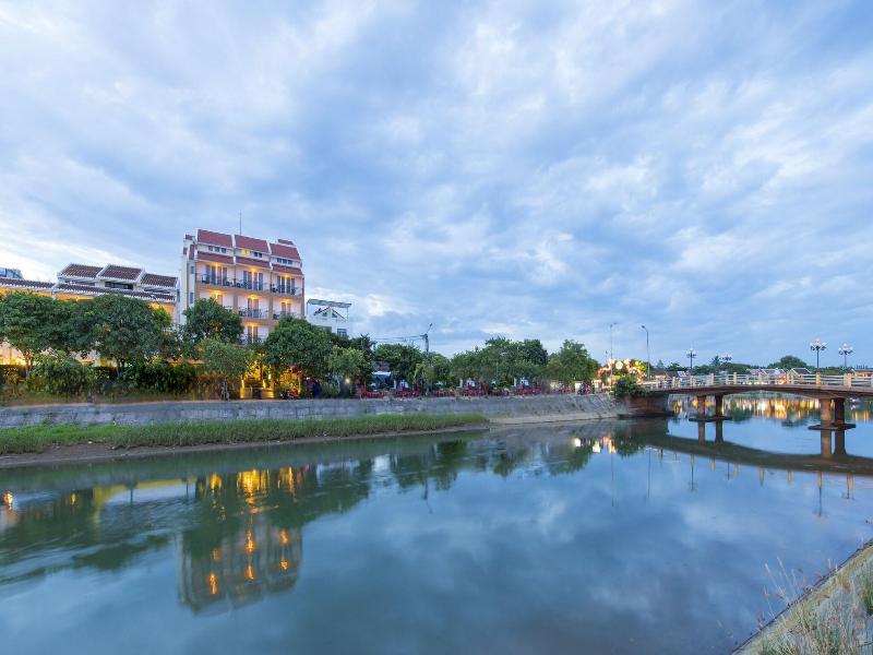River Suites Hoi An Hotel image
