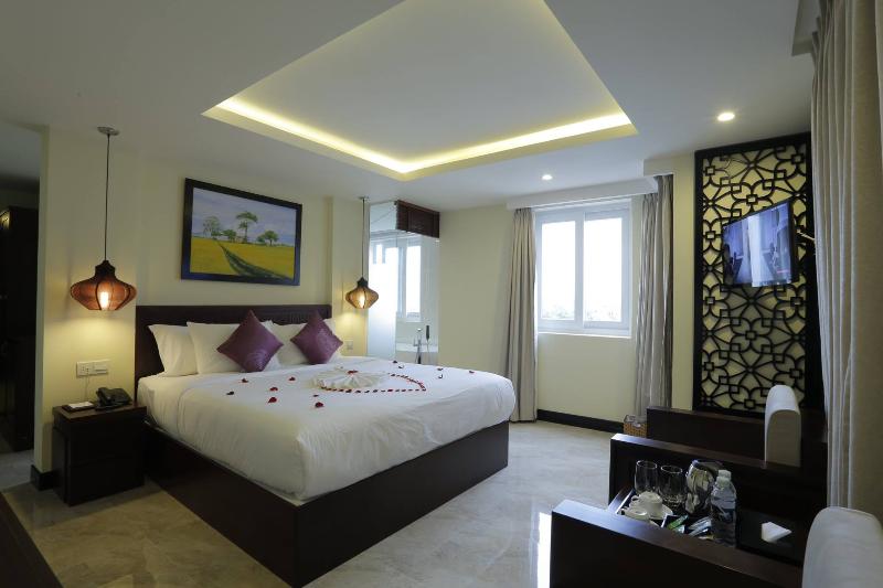 River Suites Hoi An Hotel image