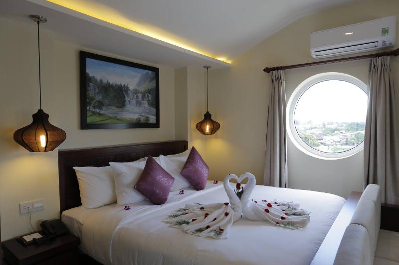 River Suites Hoi An Hotel image