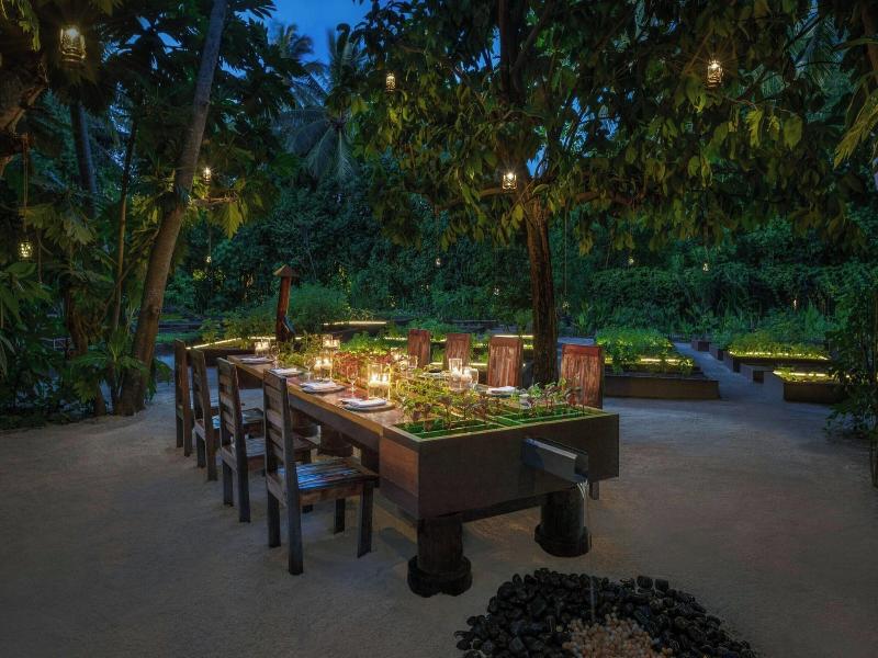 The St. Regis Maldives Vommuli Resort image