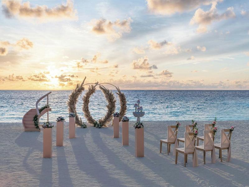The St. Regis Maldives Vommuli Resort image