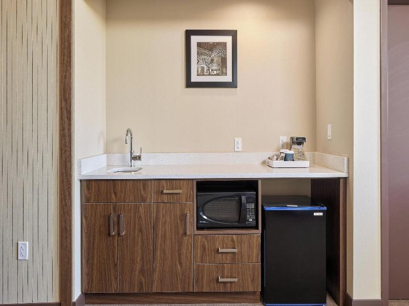 Four Points by Sheraton Sherwood Park