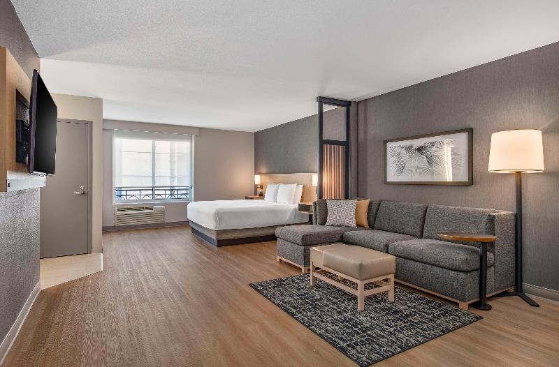 Hyatt Place Riverside Downtown image