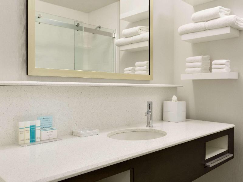 Hampton Inn North Olmsted Cleveland Airport image