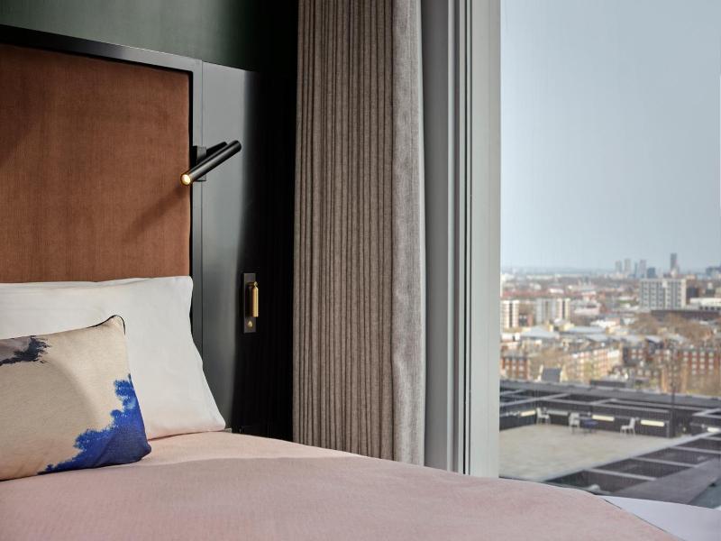 Montcalm East Autograph Collection image