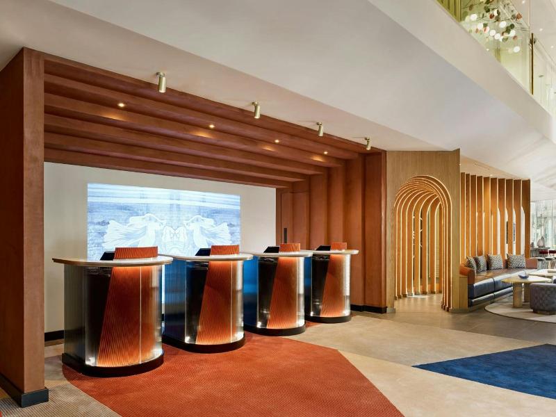 Montcalm East Autograph Collection image