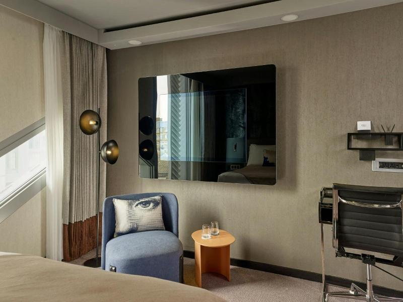 Montcalm East Autograph Collection image