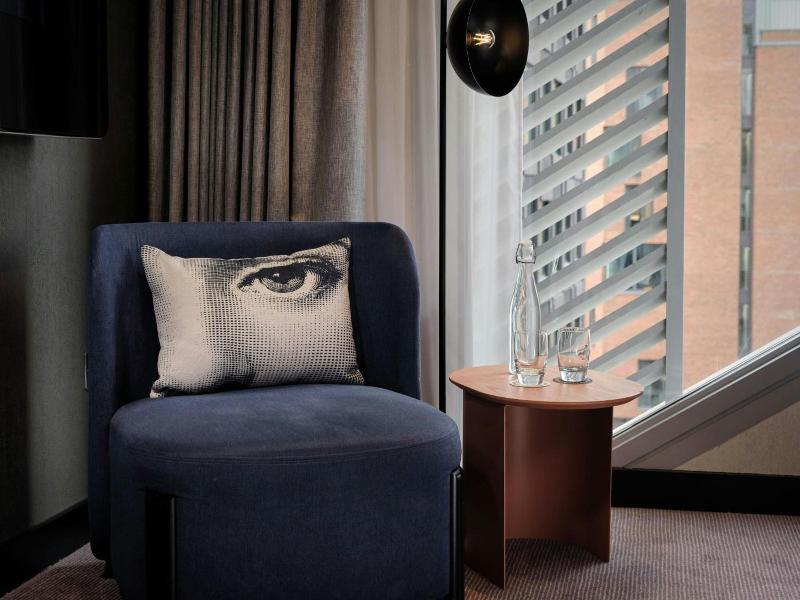 Montcalm East Autograph Collection image