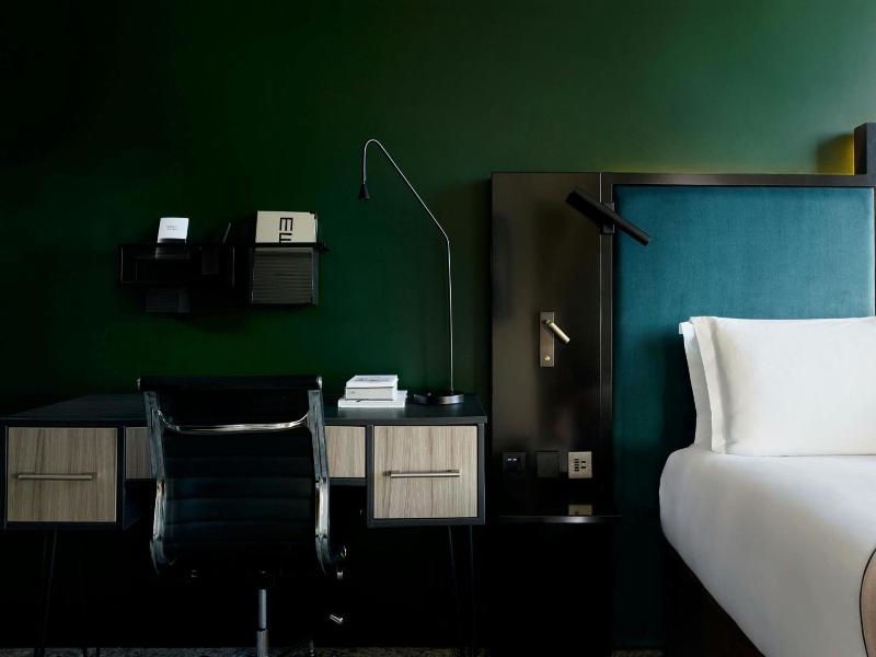 Montcalm East Autograph Collection image