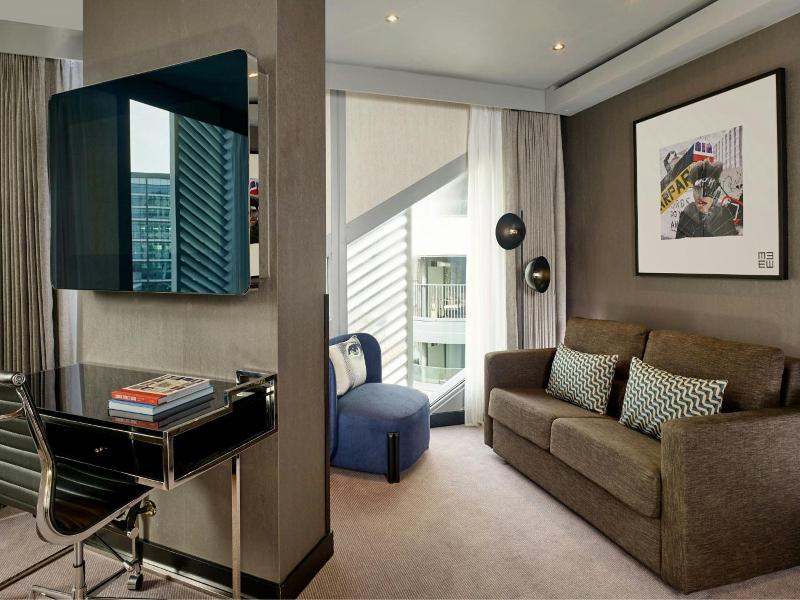 Montcalm East Autograph Collection image