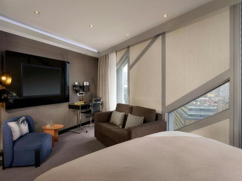 Montcalm East Autograph Collection image