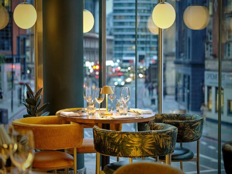 Montcalm East Autograph Collection image
