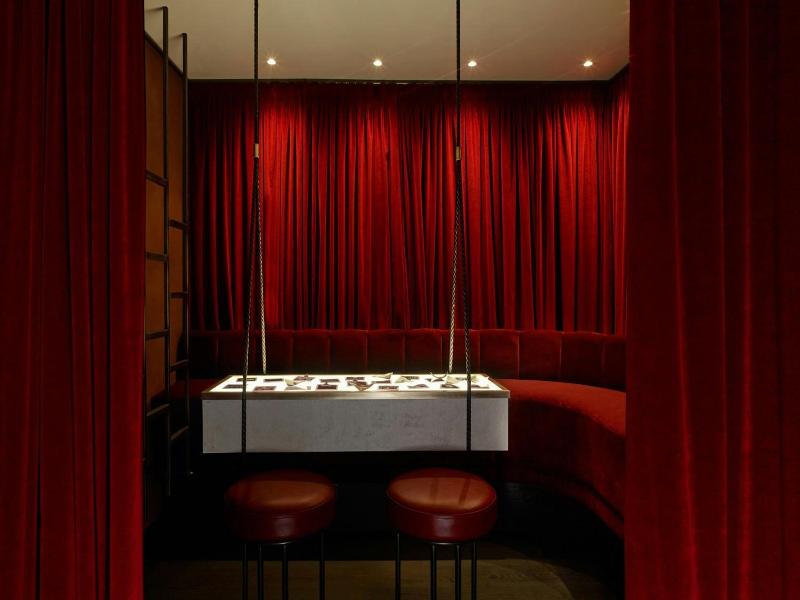 Montcalm East Autograph Collection image