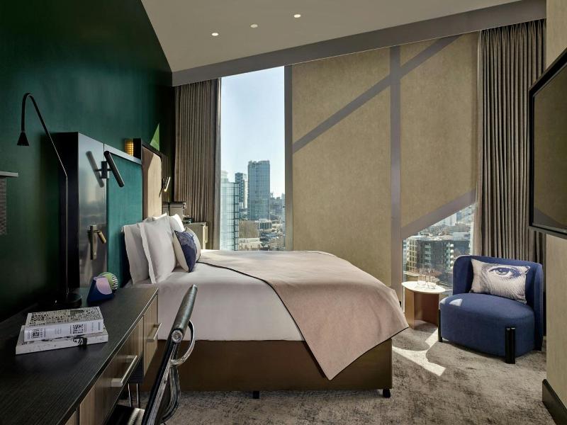 Montcalm East Autograph Collection image